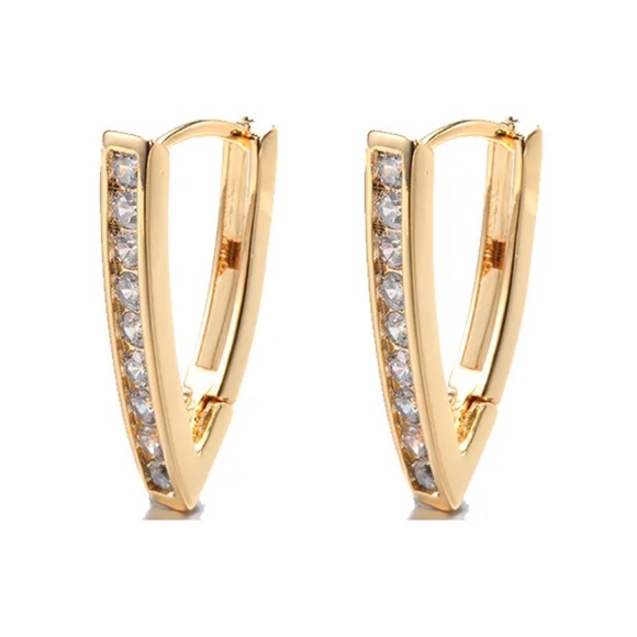 💛Gold plated CZ V-shaped earrings - Picture 2 of 5